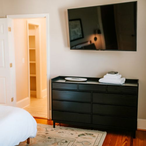 The new furnishings, and luxurious finishing touches, make our two-bedroom, two-bathroom apartment the perfect place for a stay in the Sweet Onion City.