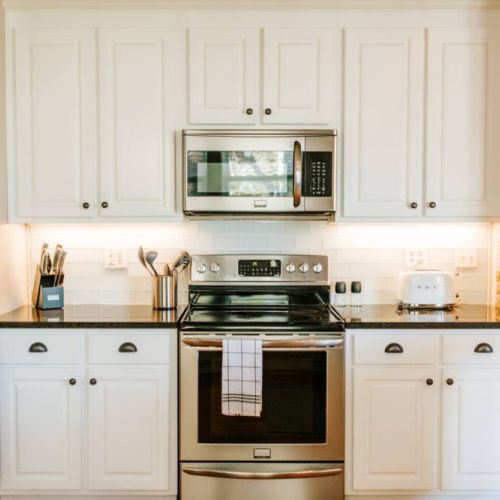Where culinary dreams come true: this kitchen is fully equipped with everything you need to create delicious meals and lasting memories.