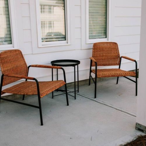 Whether you're enjoying your morning coffee or watching the world go by, this idyllic spot promises moments of tranquility. Embrace the outdoors in style – book now and savor peaceful moments on our delightful front porch.