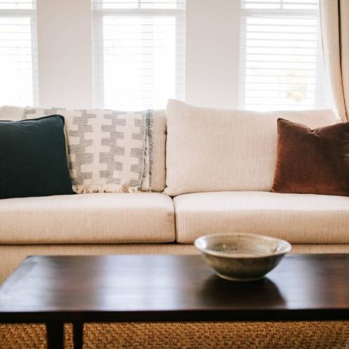 Sink into relaxation: this living area features a soft couch, inviting you to unwind and enjoy moments of comfort and calm.