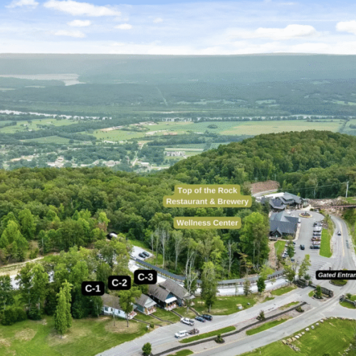 Nestled within the Jasper Highlands community, this cabin provides access to a host of amenities including a pool, pickleball courts, a children's playground, and the wellness center.