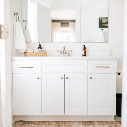 Ultimate relaxation: the master bathroom is equipped with all the essentials, ensuring a luxurious and comfortable experience during your stay.