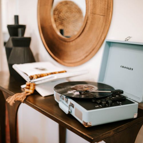 Vintage record player vibes for cozy moments and effortlessly stylish ambiance.