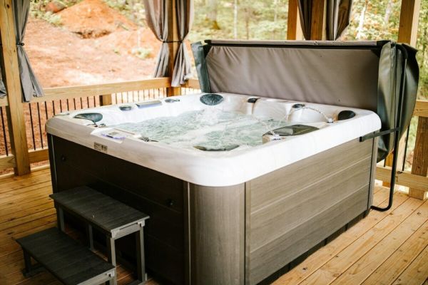 Chic Cabin w/Hot Tub | MHM Luxury Properties