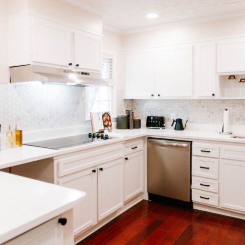 Sleek, fully equipped kitchen designed for easy, stylish meal prep.