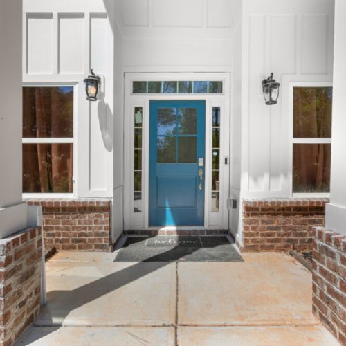 This cheerful front door sets the tone for a stay full of charm, comfort, and unforgettable vibes. Your modern farmhouse retreat begins right here—where warmth meets wow.