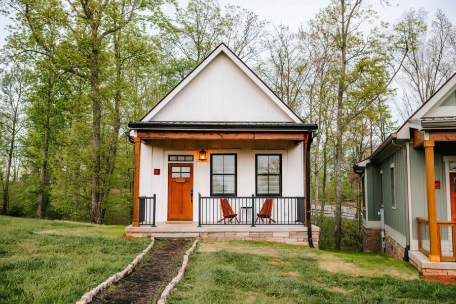 Escape to Cabin C, tucked away in the serene beauty of Jasper Highlands—your perfect retreat for mountain bliss and relaxation!