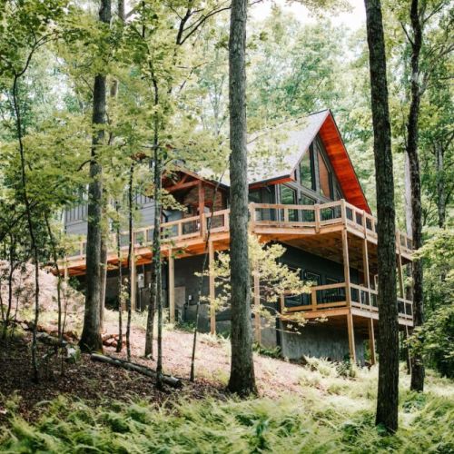 Escape to Paradise: A Luxurious Mountain Retreat for 14 with Stunning Views, Multiple Decks, Hot Tub, and Ample Parking!