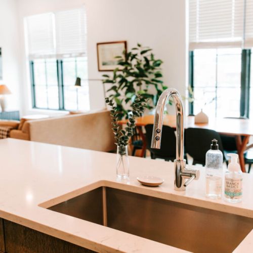 Start your mornings with sunshine and style ✨☕ This open-concept space blends modern touches with cozy charm — perfect for cooking, relaxing, or gathering around the table. Your Athens retreat is waiting!