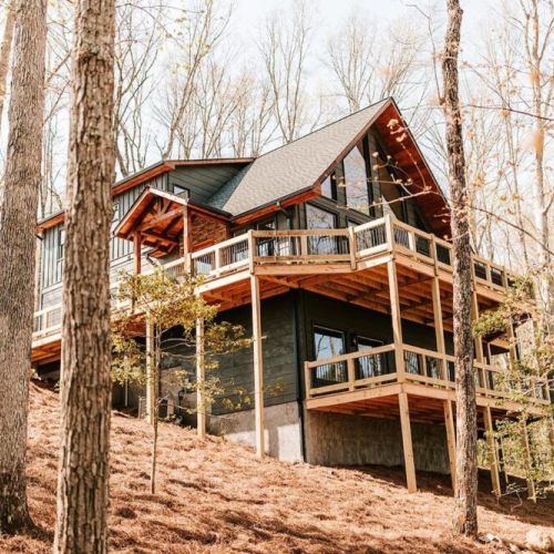 Multiple decks; seating areas, hot tub + incredible views. Parking for up to 5 Cars.
