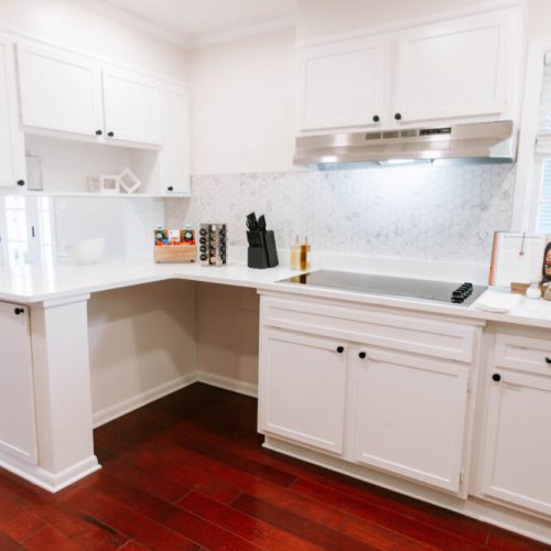 Bright, modern kitchen stocked for effortless, feel-good cooking.
