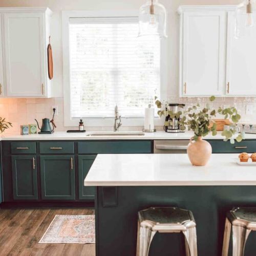 The modern stainless steel appliances and spacious island make it easy to prepare meals. You’ll also find a drip coffee machine and Fellow electric kettle so you can enjoy fresh coffee every morning!