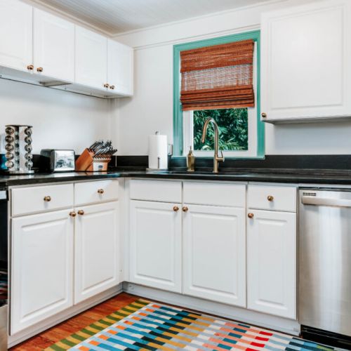 Feel right at home in the fully equipped kitchen, complete with stainless steel appliances, cookware, utensils, a dishwasher, microwave, and plenty of prep space—everything you need for quick breakfasts, family dinners, or meals between adventures.
