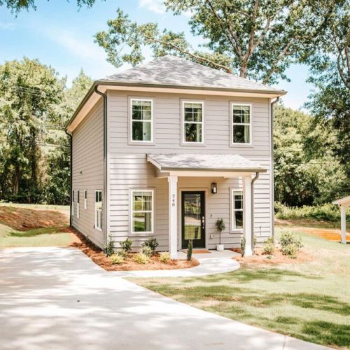 This stunning home is Ideally located close to the university, the stadium, the Classic Center, and downtown, making it a great location for tourists, business travelers, and students.